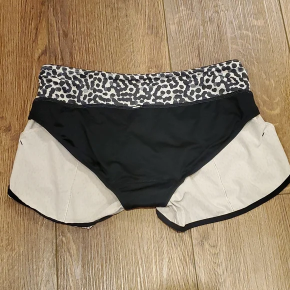 Lululemon Run: Speed Sz 6 Short 4-way Stretch Dottie Dash Grain Black / Black - Picture 5 of 6